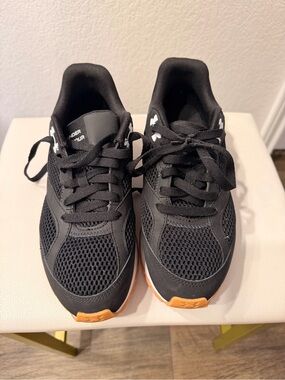 Under Armour Kids Black Sneakers with Gum accents